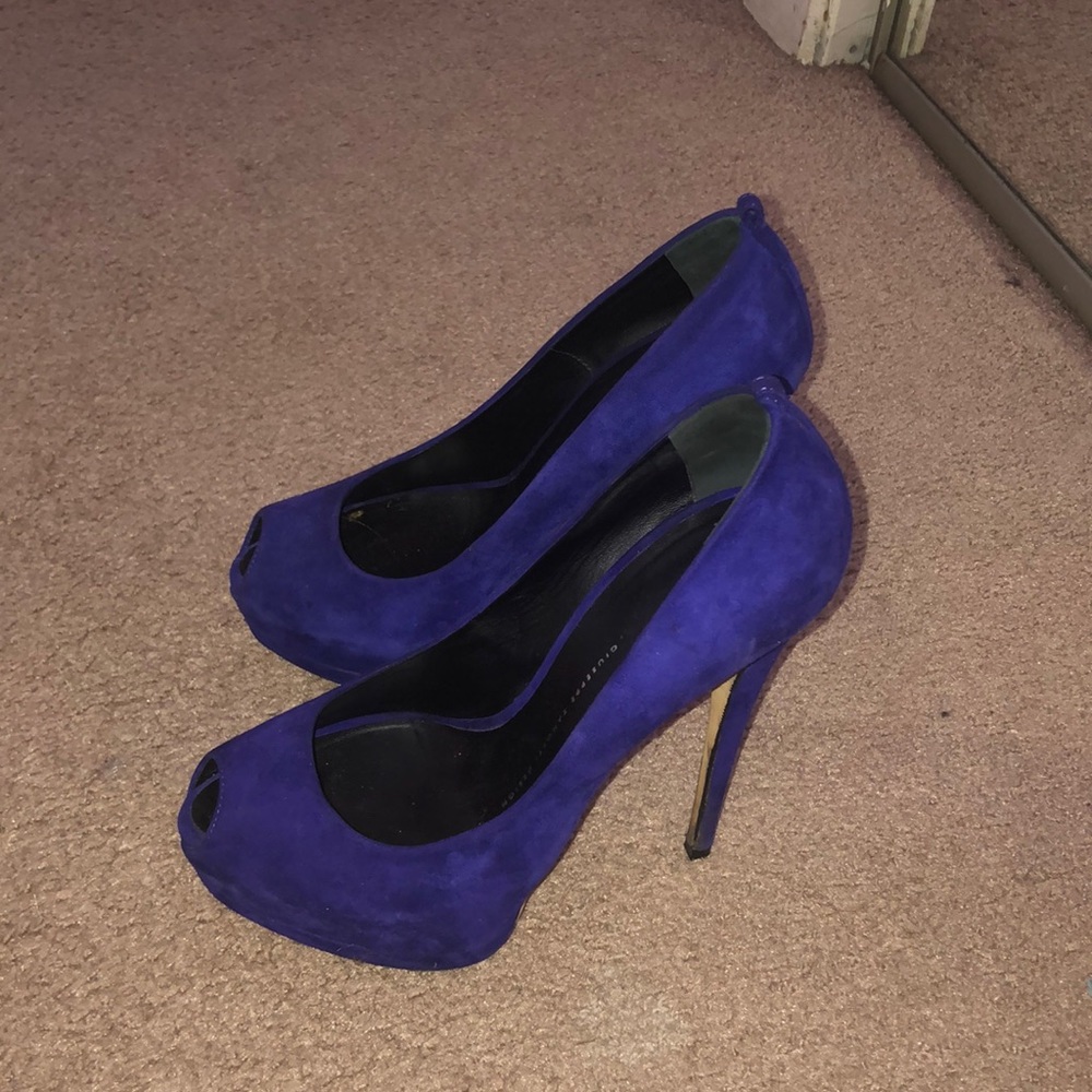 Shoes - Picture 2 of 3